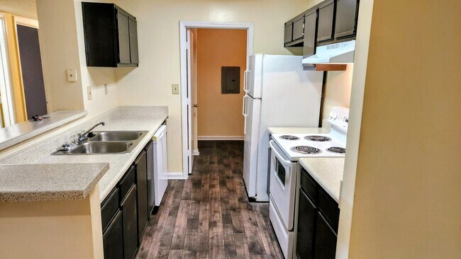 Oak Ridge Trace, Morrow, GA 30260 - photo 3