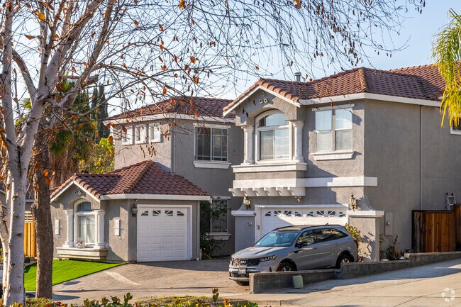 Homes in Chaboya feature elegant designs and ample outdoor space.