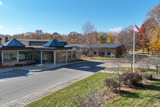 Cove Elementary School is located in the Cove neighborhood of Beverly.