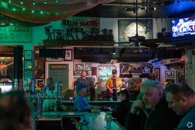 Duval Street has plenty of entertainment option when it comes to nightlife in Key west.