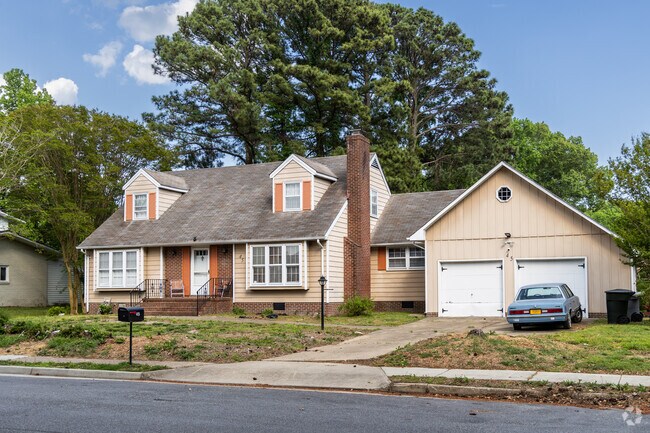 Colonial Revival architecture is a common sight in Elizabeth Lake Estates.