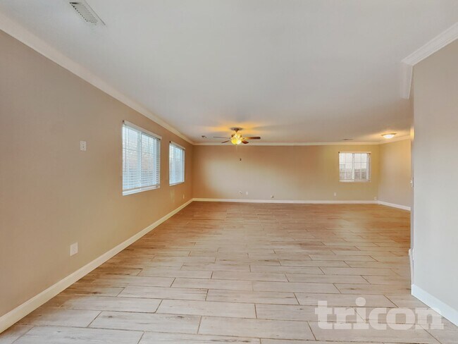 3733 Eskdale Dr, High Point, NC 27260 - photo 4