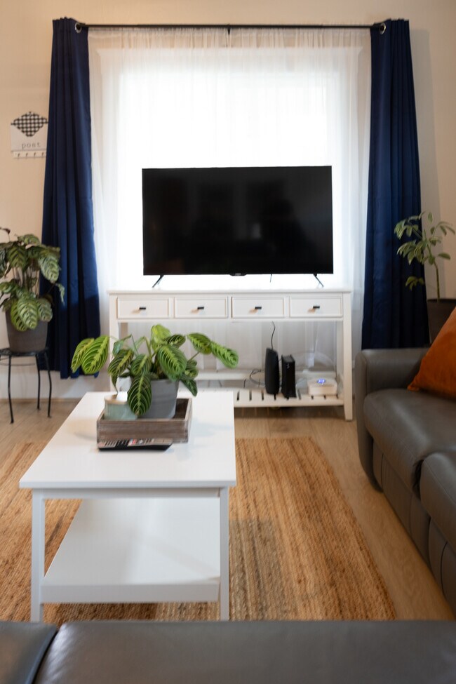 1118 W 47th St unit Full House, Los Angeles, CA 90037 - photo 5