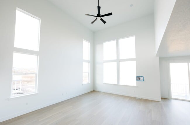 1536 W Russo Dr, Saratoga Springs, UT 84043 - photo 7