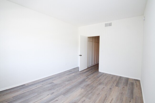 Sherman Oaks Renaissance, Sherman Oaks, CA 91423 - photo 2