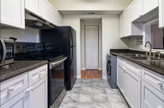 5419 Hansel Ave unit Camelot by the Lake, Orlando, FL 32809 - photo 3