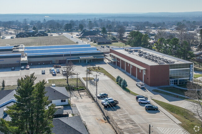 Sapulpa Middle School serves approximately 500 students per year.