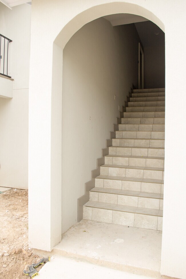 1010 Jesse St unit Upstairs, Weslaco, TX 78596 - photo 3