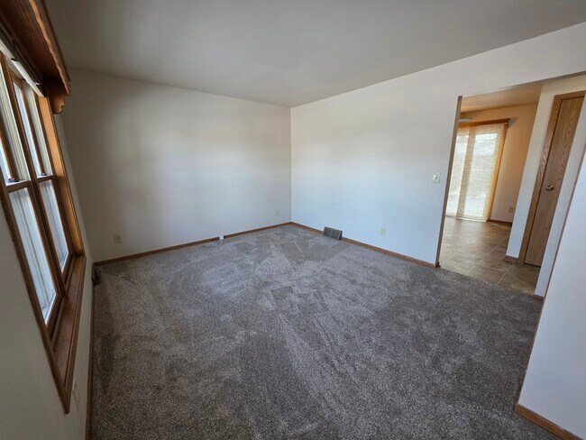 303 Thomas Dr, Port Washington, WI 53074 - photo 5