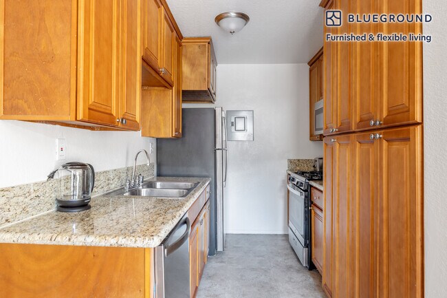 13220 Riverside Dr unit FL2-ID463, Sherman Oaks, CA 91423 - photo 7