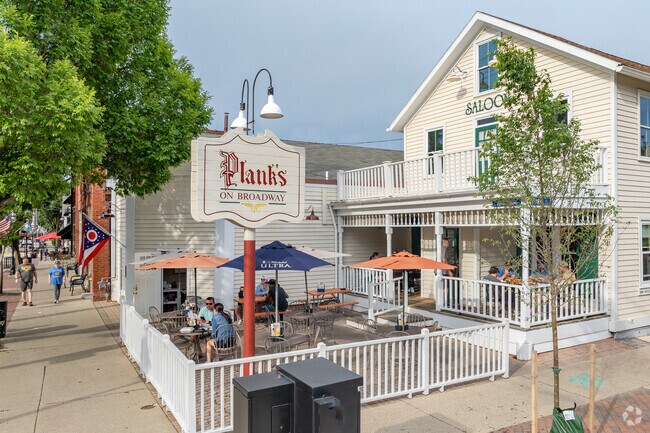 Plank's on Broadway is an old-fashioned bar & grill in Downtown Grove City.