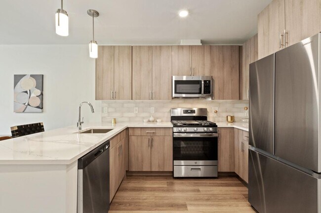 The Park at Woodbridge Station, Woodbridge, NJ 07095 - photo 7