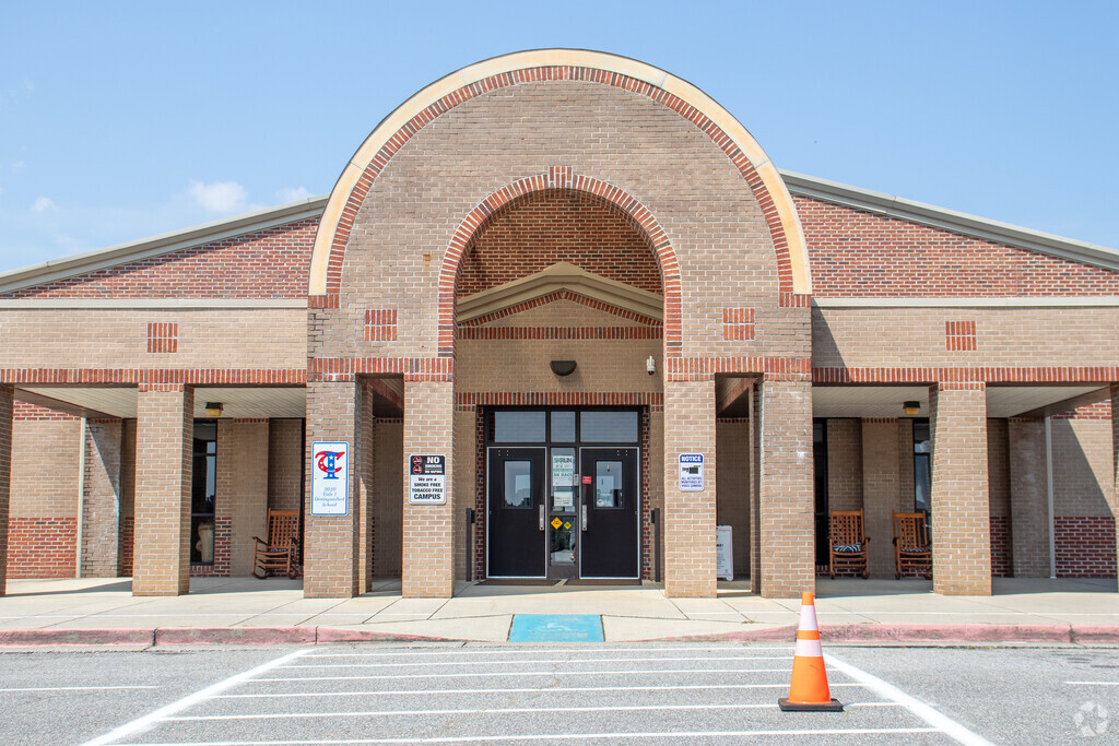 Euharlee Elementary School provides education to the little residents in Bartow County.