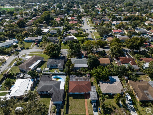 You can find many one-story, ranch-style homes in the Biscayne Highlands neighborhood.