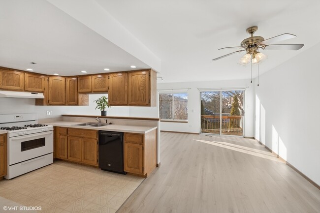 8152 Daniel Dr, Justice, IL 60458 - photo 2