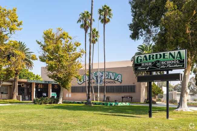 Gardena Senior High School has an overall B- grade from Niche.