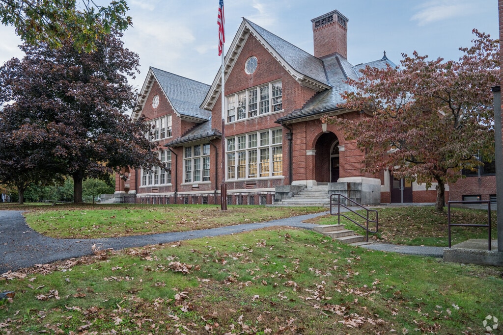 Northbridge Middle School has a 28% math proficiency score.