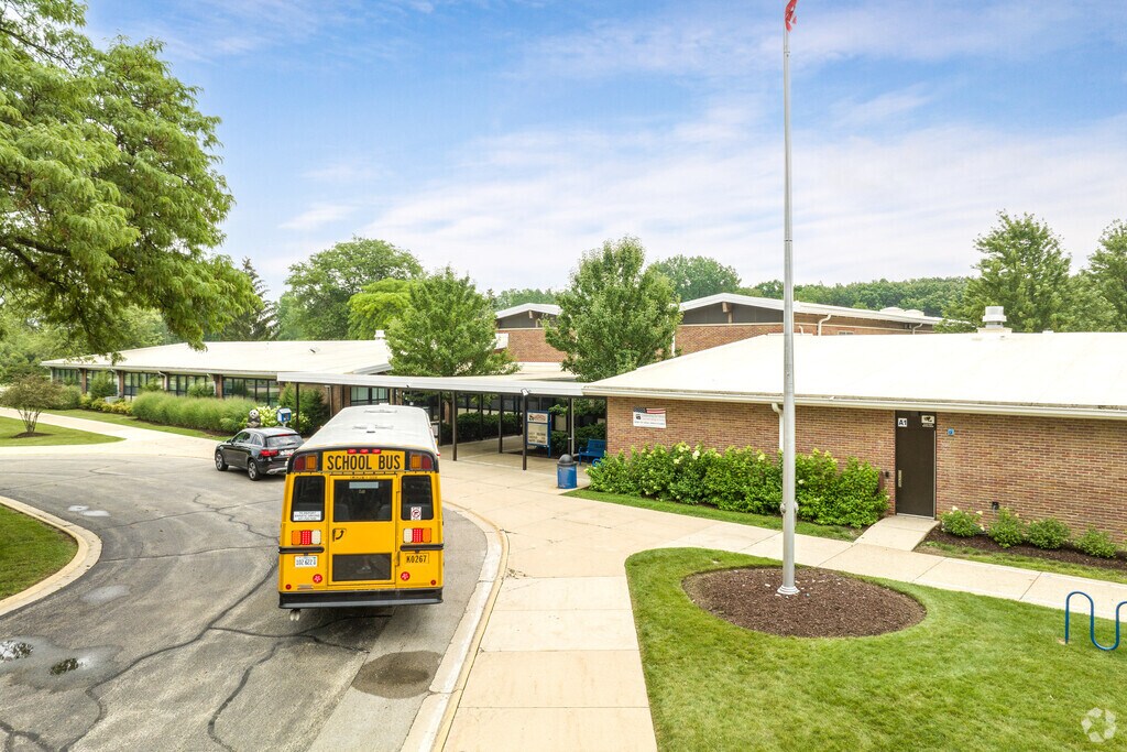 Sherwood Elementary School in Highland Park Acres received an A-minus rating from Niche.