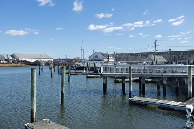 Boat docks can be found all over Bay Park.