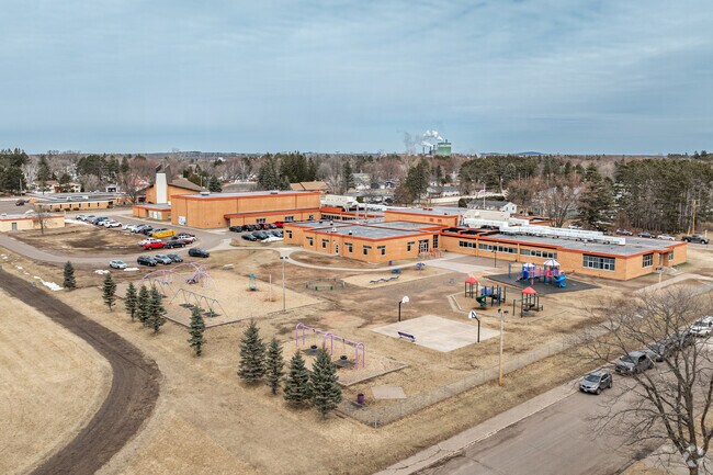 Washington Elementary School has  a student-teacher ratio of 13 to 1.