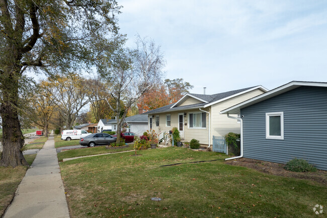Most of Marquette Highlands homes are clustered along sidewalk-lined blocks.