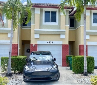 4935 SW 66th Terrace, Davie, FL 33314