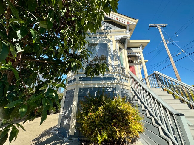 1054 24th St unit B, Oakland, CA 94607 - photo 4