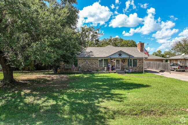Brick ranchers are a classic architectural style in Ponder.