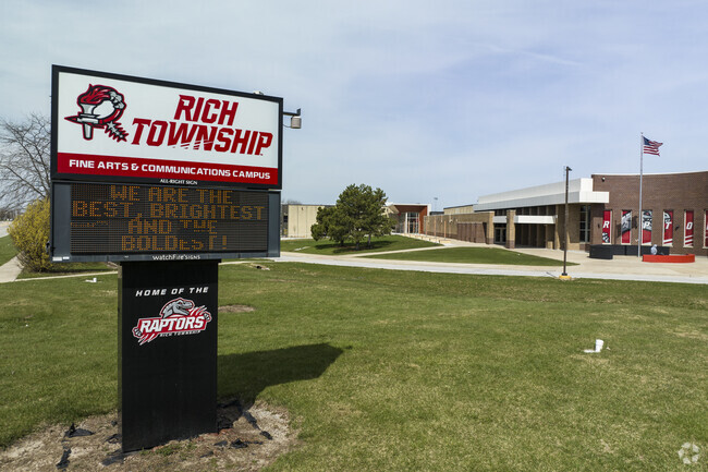 Rich Township Highschool scores a C on Niche.com.