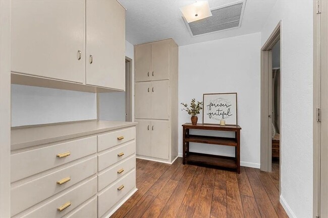 2551 S Waverly Ave, Redding, CA 96001 - photo 3