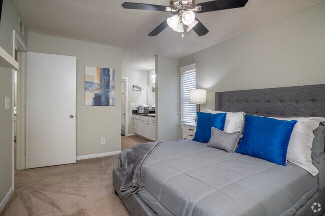 2BR, 2BA - 1,046SF - Primary Bedroom