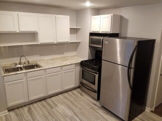 561 W 18th St, Chicago, IL 60616