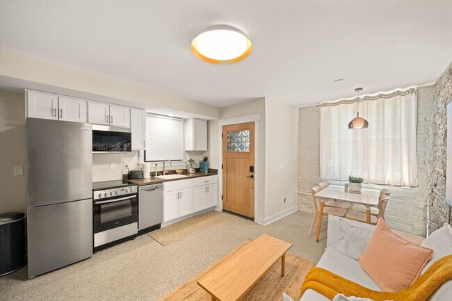 1918 Vine St unit ID1315618P, Cincinnati, OH 45202 - photo 2