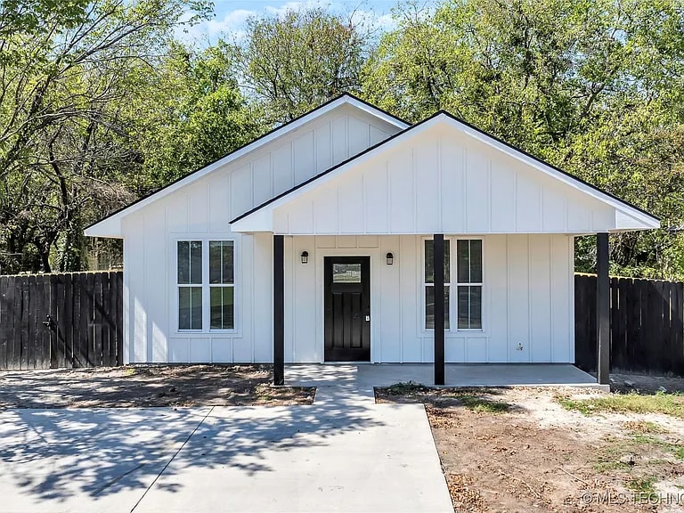 225 A St SW, Ardmore, OK 73401 - photo 1