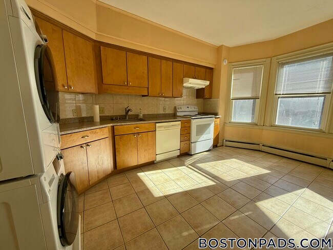 16 Winchester St unit 3, Brookline, MA 02446 - photo 2