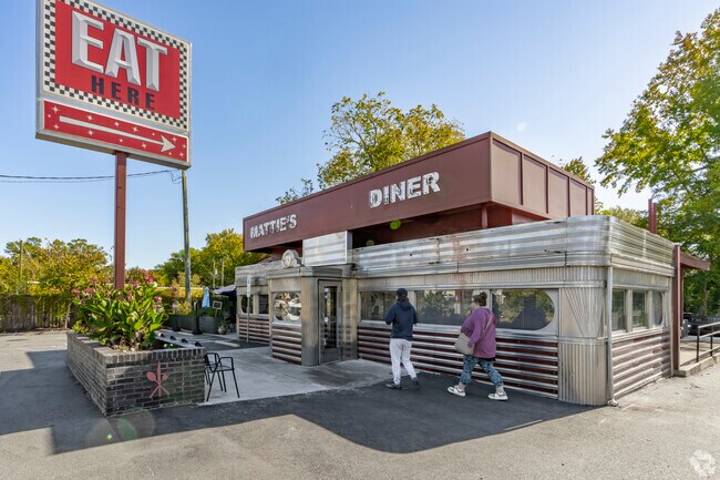 Shannon Park locals can stop in to meet the owner and have a great meal at Matty's Diner.
