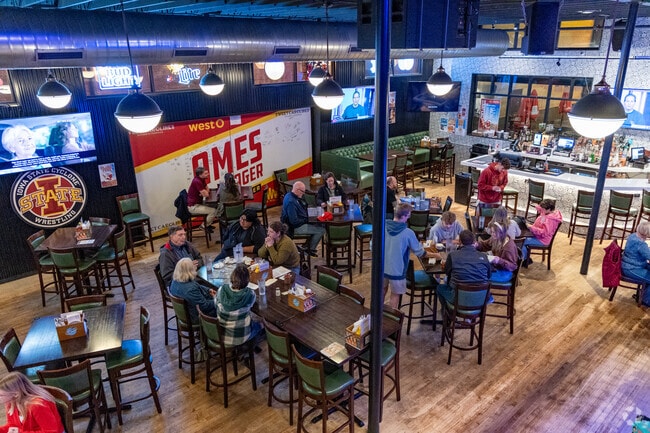 Sweet Caroline's is a trendy restaurant just minutes from Oak-Riveside.