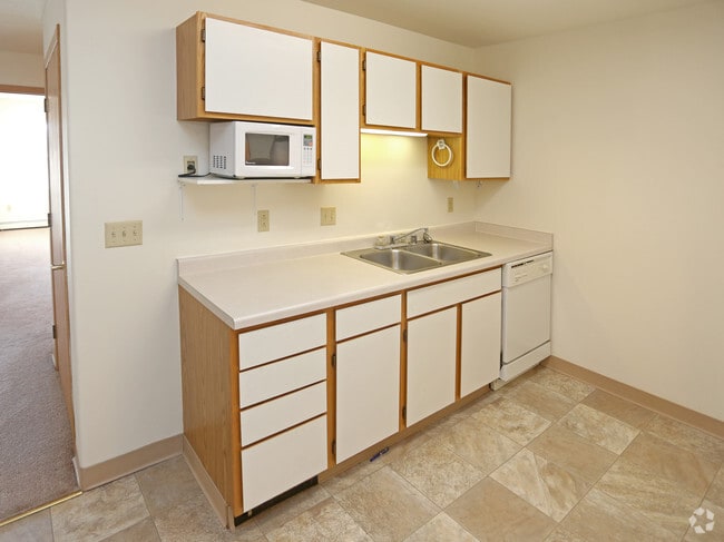 Otter Creek Apartments, Eau Claire, WI 54701 - photo 5