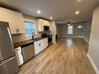 39 Oxford St Unit 2, Sanford, ME 04073