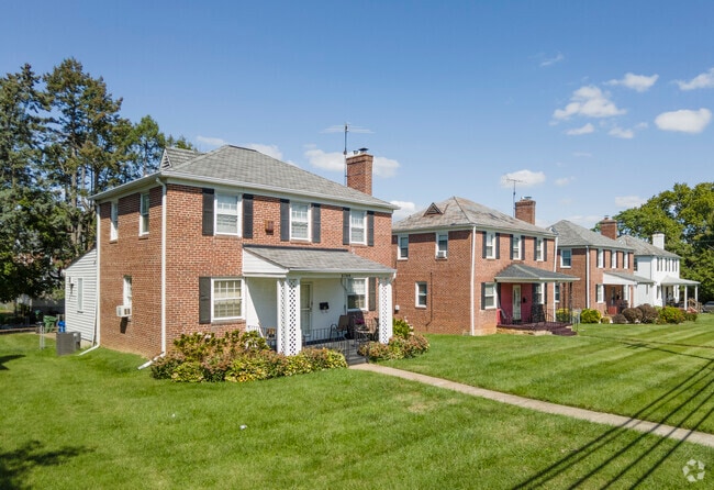 The Glen neighborhood offers a variety of cozy single-family homes ranging from $50,000-650,000.