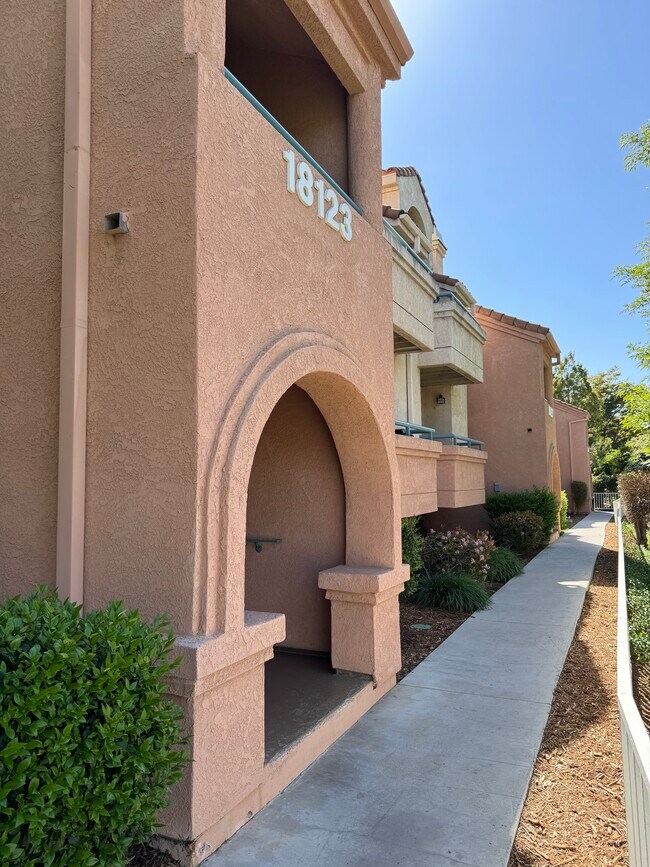 18123 Erik Ct unit Princessa Estates Co, Canyon Country, CA 91387 - photo 2