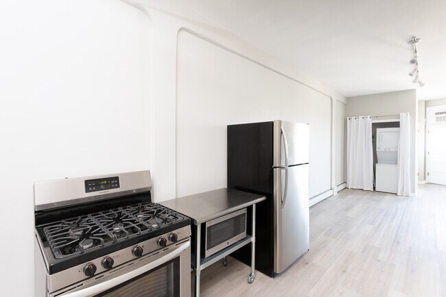 2266 S Kinnickinnic Ave unit 2, Milwaukee, WI 53207 - photo 4