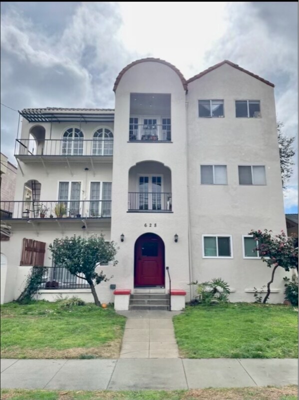628 E Elk Ave Unit 203, Glendale, CA 91205