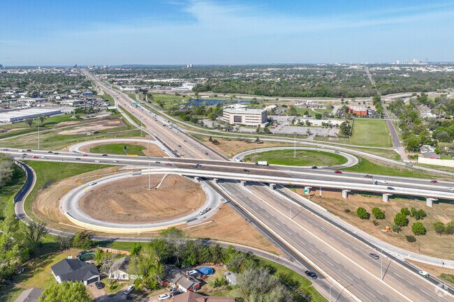Both 169 and I-44 are near Meadows neighborhood for easy access to Broken Arrow and downtown.