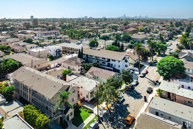 Find houses and condos along the same streets in Recreation Park.