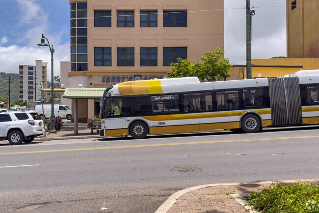 The Bus provides convenient transportation around Kaimuki.