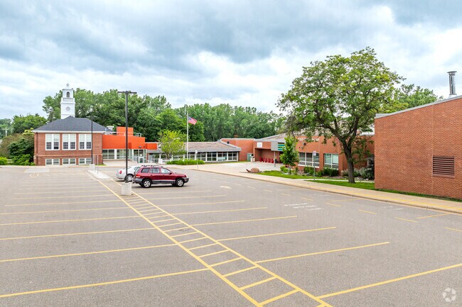 Somerset Elementary School has an A- niche rating.