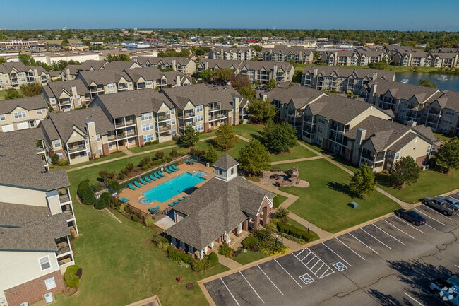 The Villas at Stonebridge offers residents a variety of amenities, including a sparkling community pool.