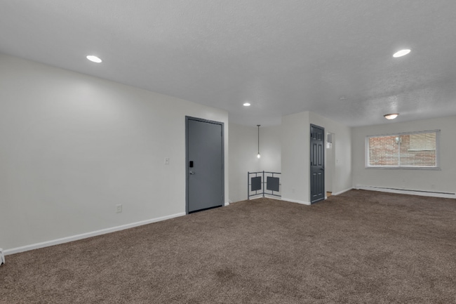 6011 Stover Ave unit 1, Cincinnati, OH 45237 - photo 2