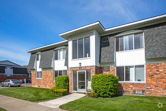 365 E Edmund Ave, Madison Heights, MI 48071